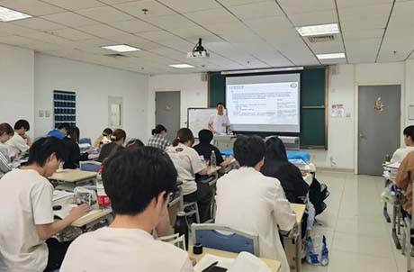 【医院动态】医学英语课堂变诊疗现场！胡志朝老师创新情景短剧点燃临床学生学习热情